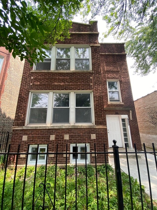 Primary Photo - 605 N Monticello Ave