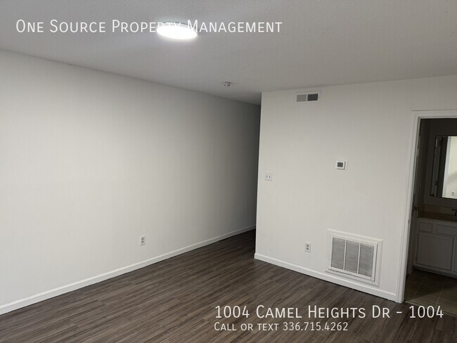 Foto del edificio - 1004 Camel Heights Dr