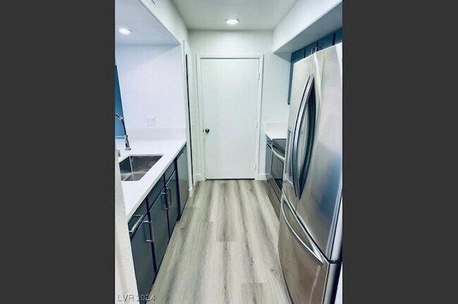Foto del edificio - 2300 E Silverado Ranch Blvd