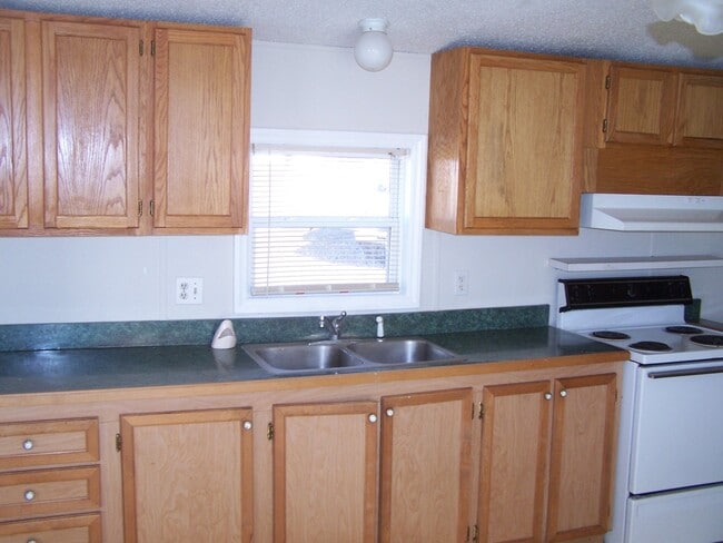 Building Photo - 143 Jordyn Layne Dr