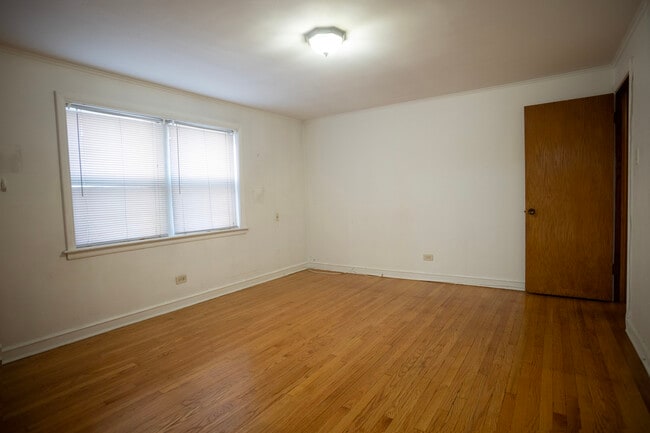Building Photo - 7228 S Phillips Ave