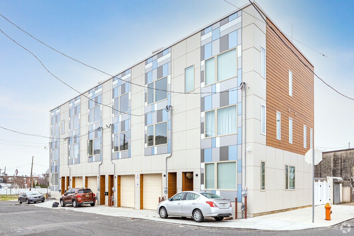 Primary Photo - Richmond Court