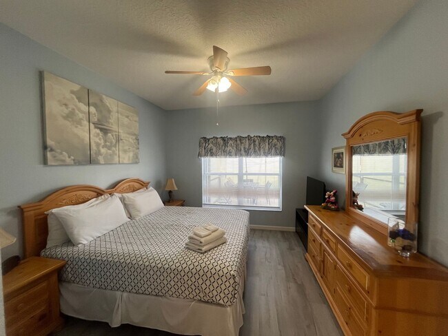 Foto del edificio - Now Leasing! Stunning 4BR Home in Gated Co...