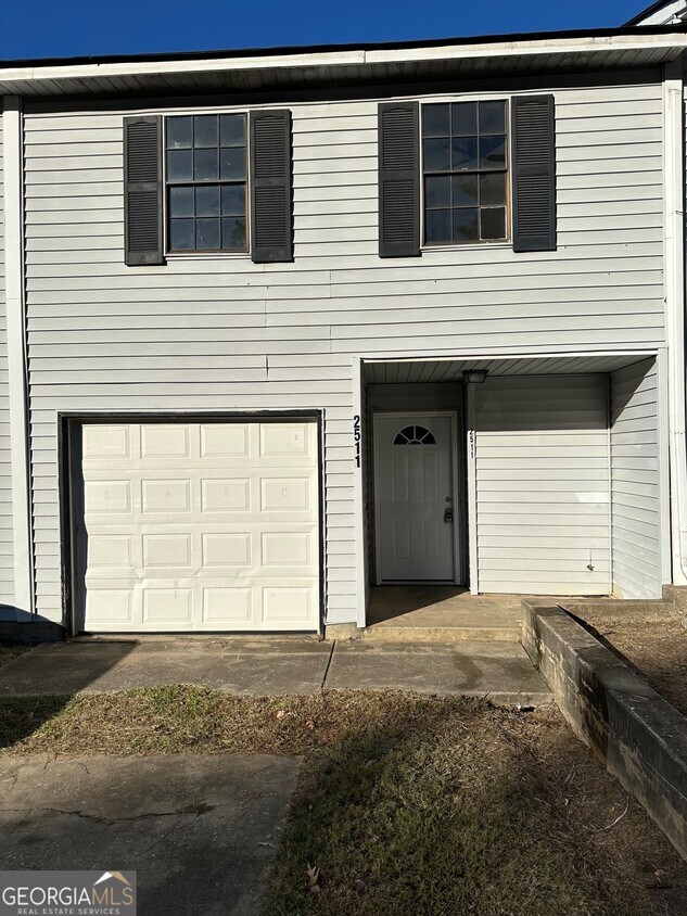 Foto principal - 2511 Pine Tree Trail