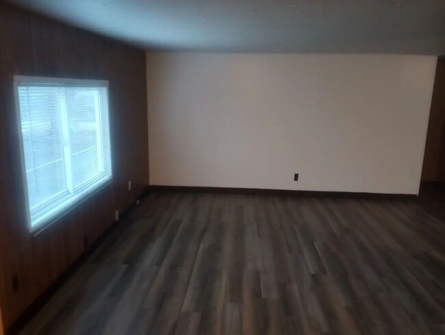Building Photo - Spacious 4-Bedroom Home in Mabton, WA – Pe...