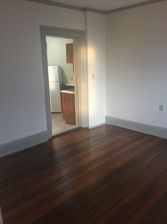 Bedroom - 301 N Broadway
