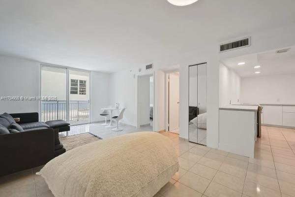 Foto principal - 6969 Collins Ave