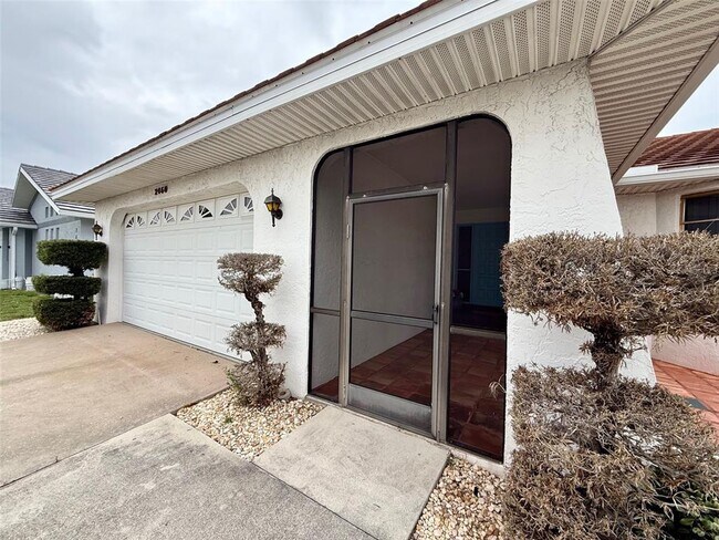 Foto del edificio - 2460 W Marion Ave