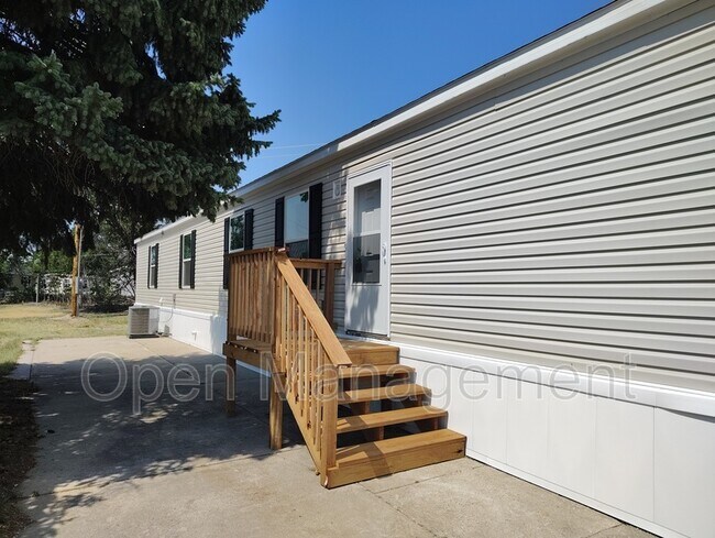 Building Photo - 99 Erin Ln