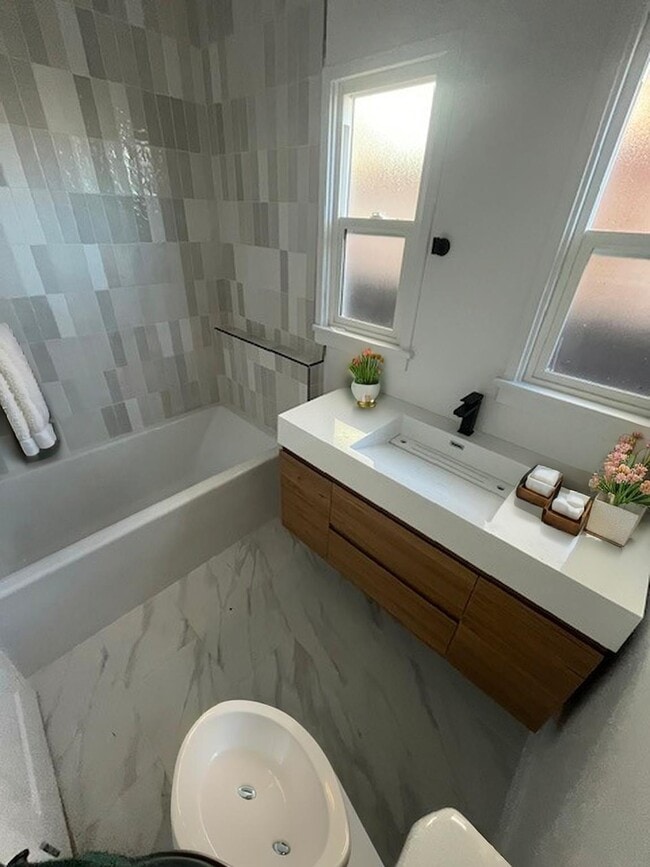 Photo - 1936 Magnolia Ave Apartment