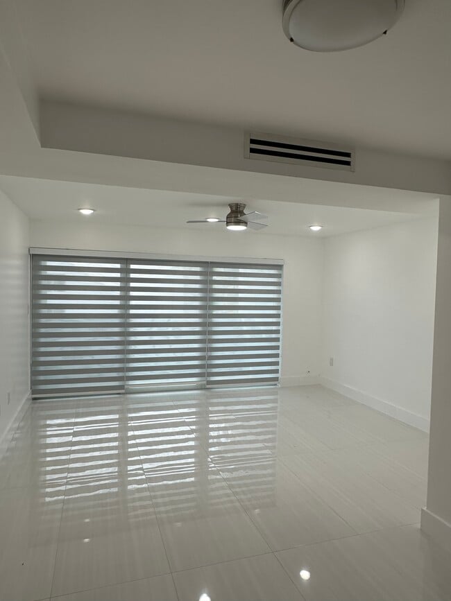 Foto del edificio - 9367 Fontainebleau Blvd