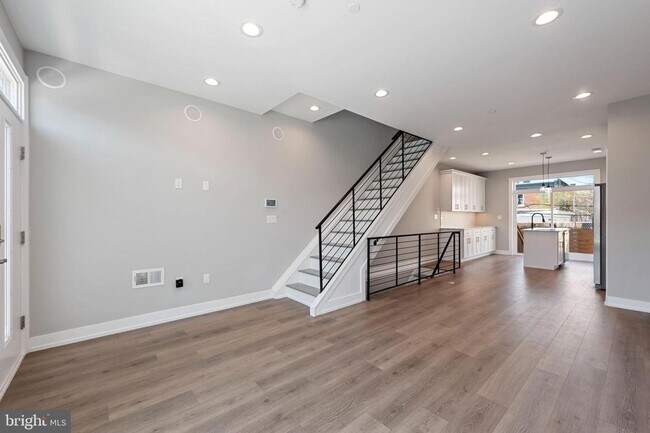 Brand New 4-Bedroom Luxury Home with Rooft... - Brand New 4-Bedroom Luxury Home with Rooft...