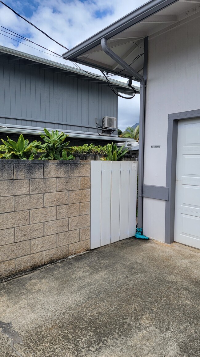gated entryway - 45-106 Mahalani Cir
