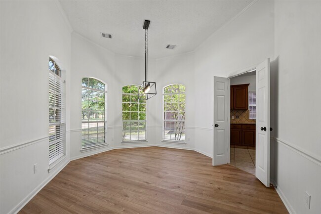 Foto del edificio - 15106 Vista Heights Dr