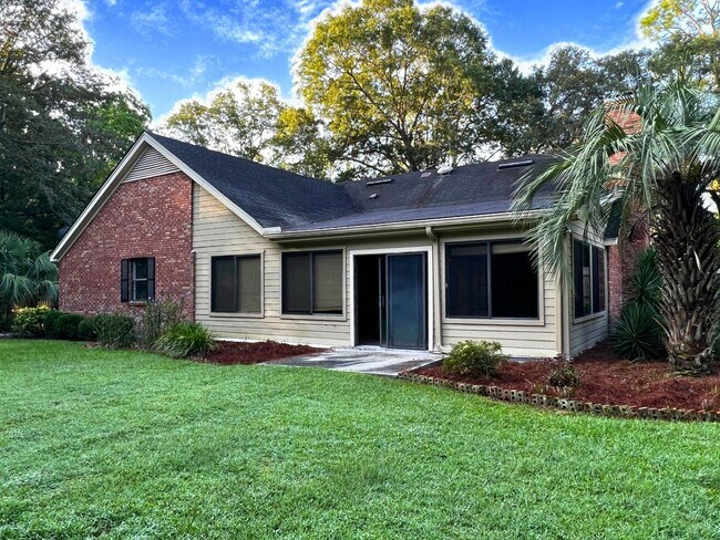 Foto del edificio - Charming 3-Bedroom Home on 2 Acres – Lands...