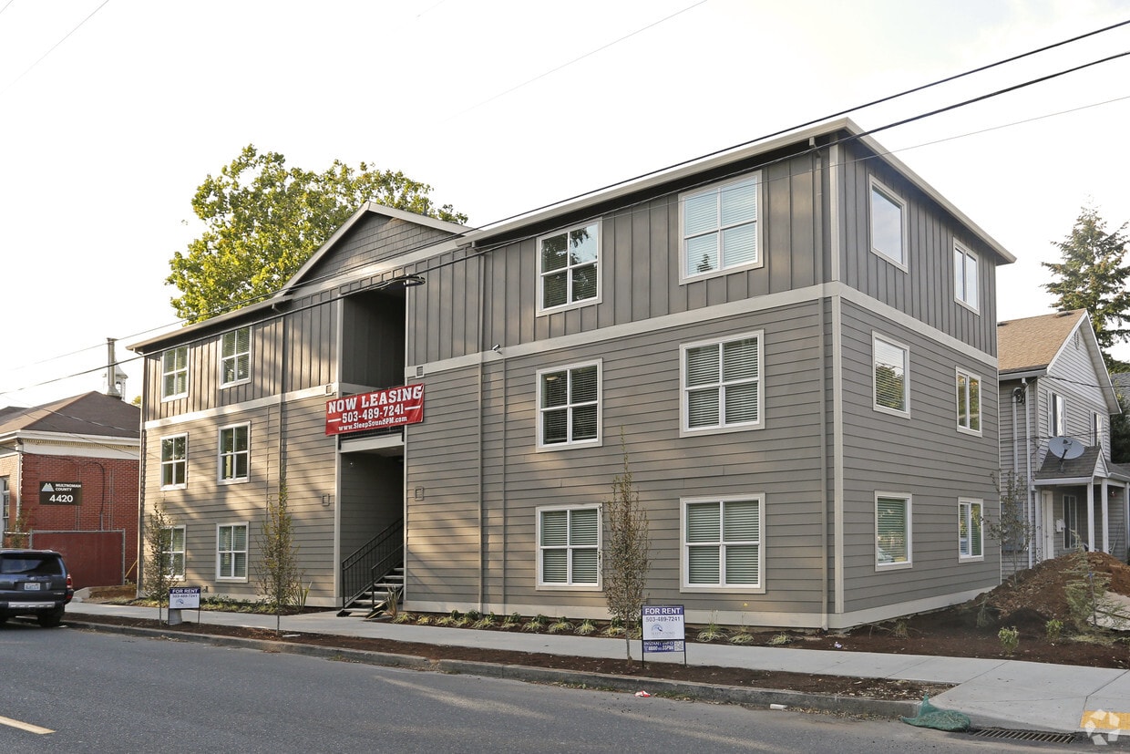 Primary Photo - 6425 SE Holgate Blvd