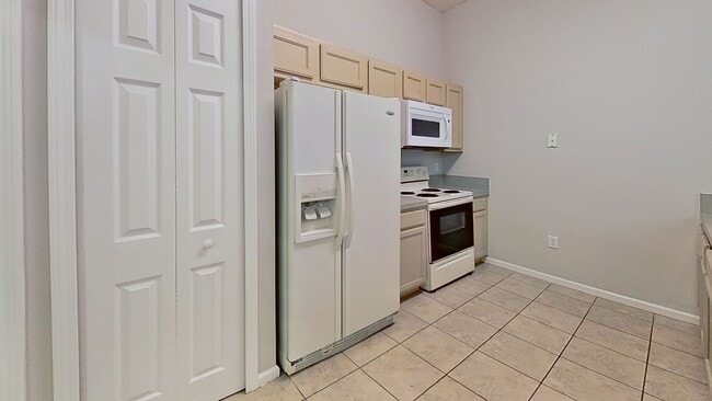 Building Photo - 2 Bed 2 Bath Condo Available in Villa Beauclerc!