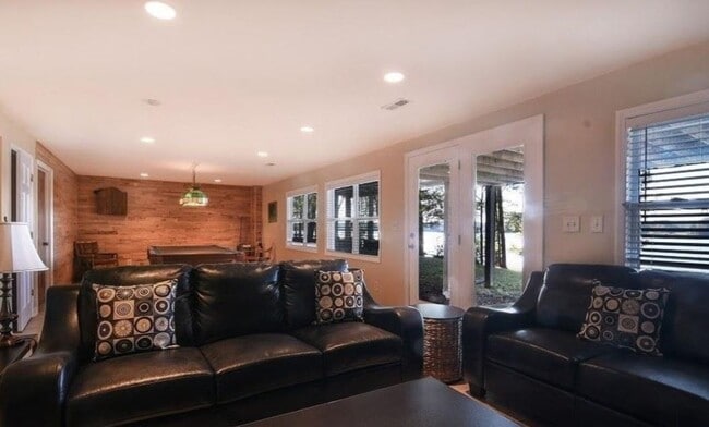 Building Photo - 1490 Parks Mill Dr