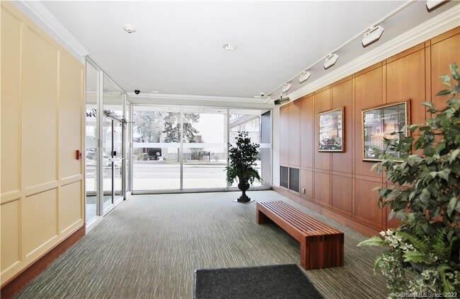 Building Photo - 140 Grove St
