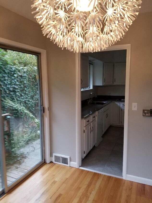 Primary Photo - 3517 W Dravus St