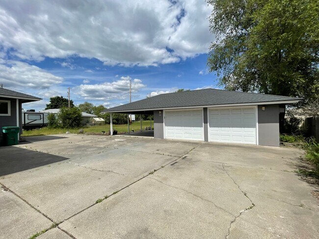 Building Photo - Great Updated Rancher