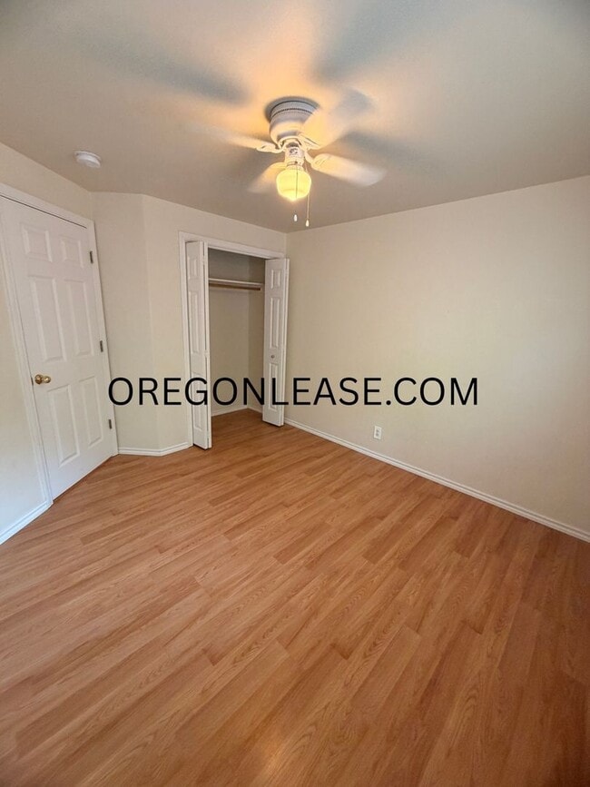 Building Photo - 2 Bedroom Duplex in North Eugene