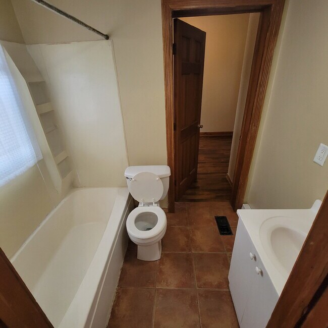 Foto del edificio - Near Southeast 2BR House!