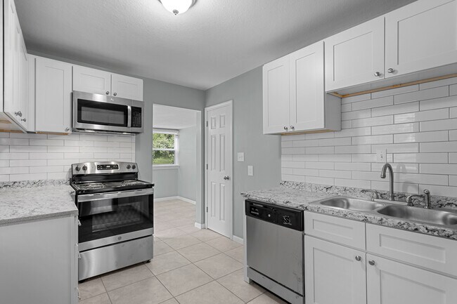 Building Photo - 9920 Johnson Dr