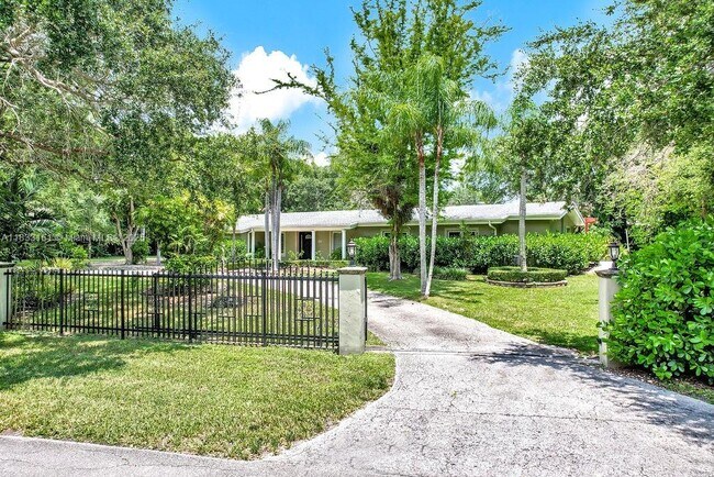 Foto del edificio - 6551 SW 126th St