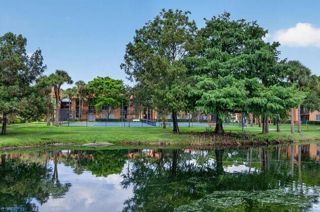 Foto del edificio - 10717 Cleary Blvd