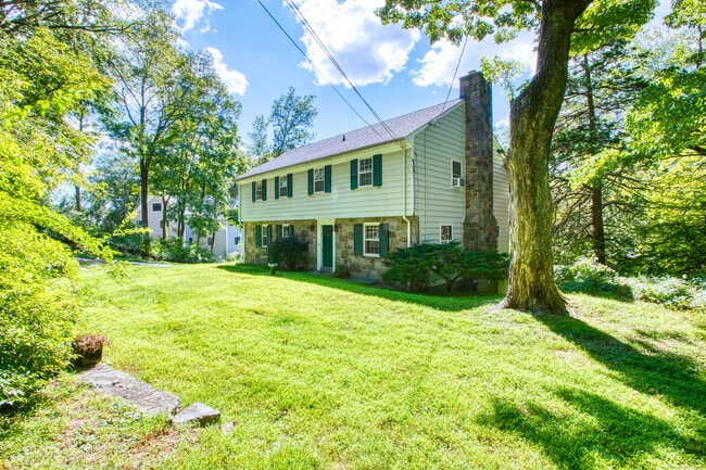 Building Photo - 226 Stanwich Rd