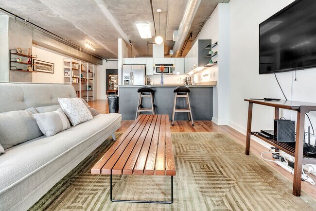Foto del edificio - 645 W 9th St