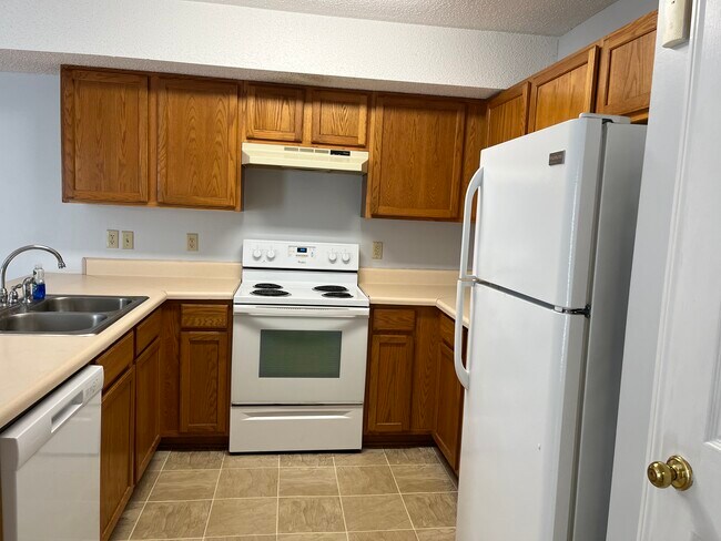 Foto del edificio - 2263 Forest Acres Dr