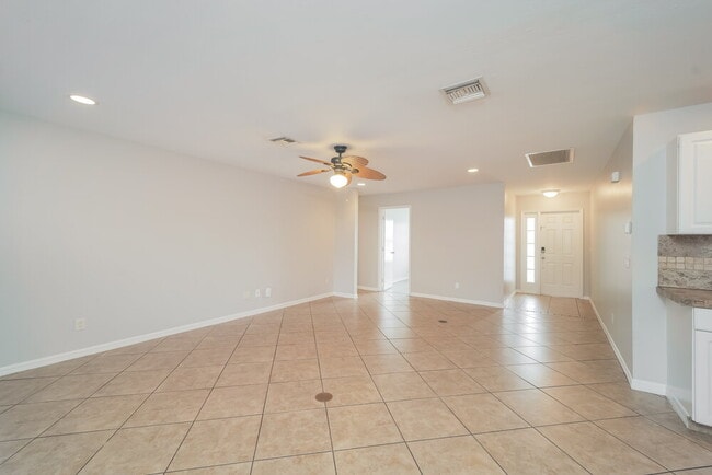Building Photo - 1413 SW 11th Pl