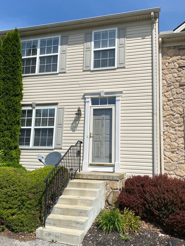 Primary Photo - 317 Royal Dr
