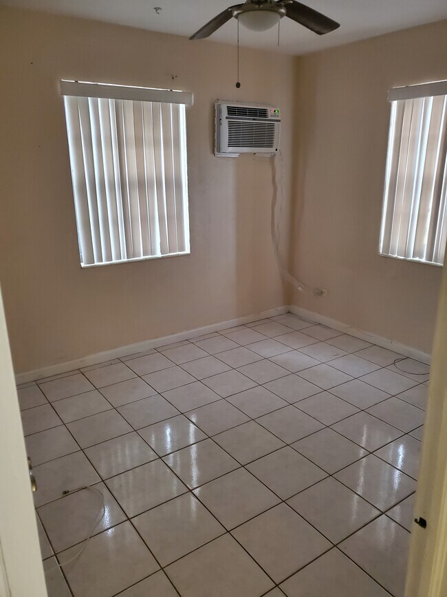 Foto del edificio - 165 NW 125th St