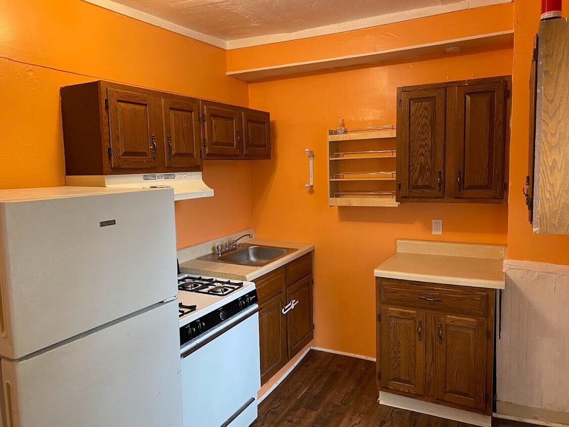 Kitchen - 214 N Harrisburg St