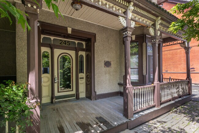 Building Photo - Laurier Apartments