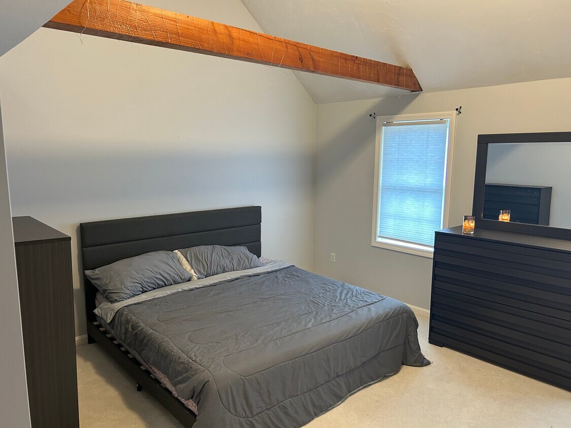 Foto principal - 446 Westford St