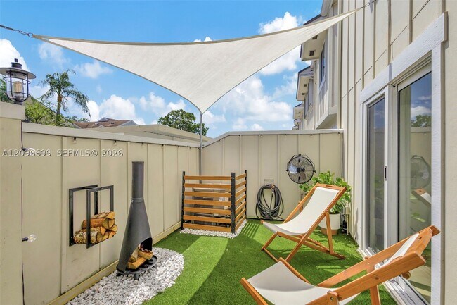 Foto del edificio - 6183 Riverwalk Ln