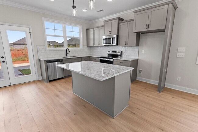 Building Photo - 247 Susan Lynn Dr