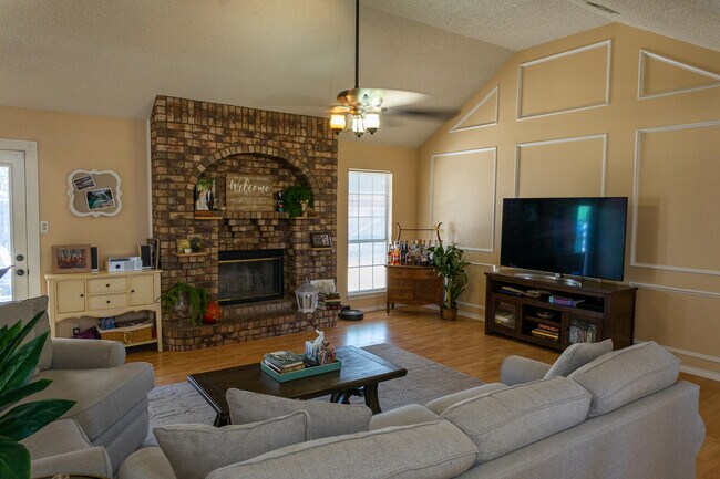 Building Photo - 4413 St Andrews Dr