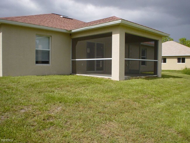 Foto del edificio - 3 br, 2 bath House - 832 Palomino St E