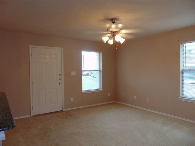 Foto del edificio - 706 Claremont Pkwy