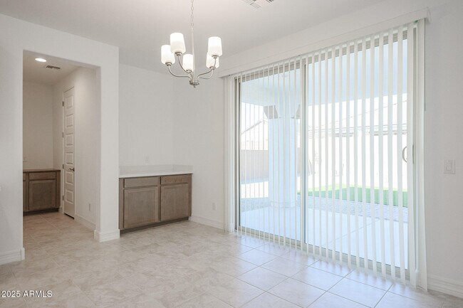 Foto del edificio - 14768 W Cottontail Ln