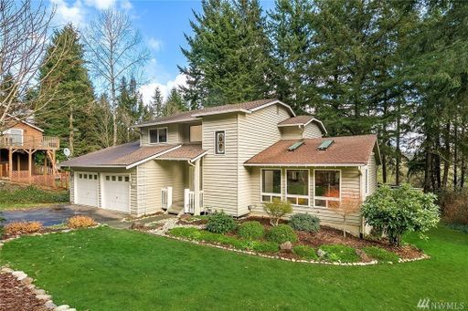 Foto del edificio - Charming Lynnwood/Bothell area Home For Rent with large 1/2 acre lot Available June!
