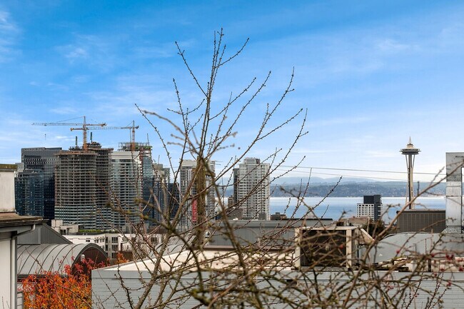 Foto del edificio - 319 Malden Ave E