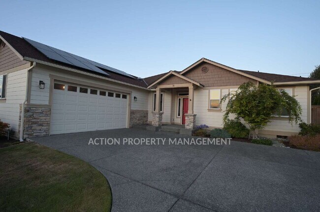 Foto del edificio - Beautiful custom-built 3 bed, 1 office, 2 bath, 2 car garage in Sequim