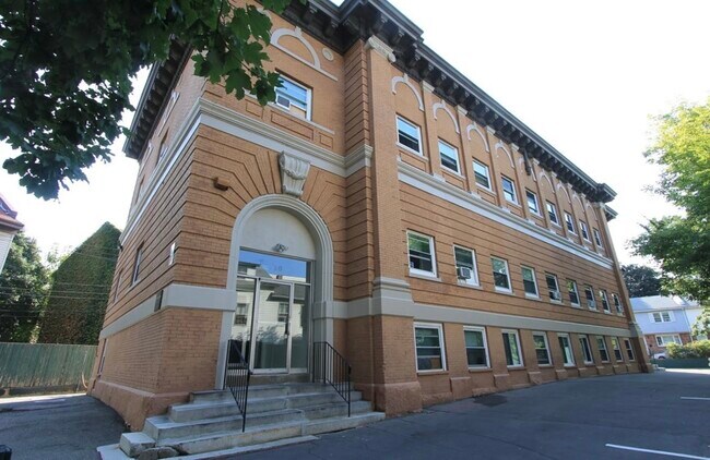 Building Photo - 588 Cambridge St