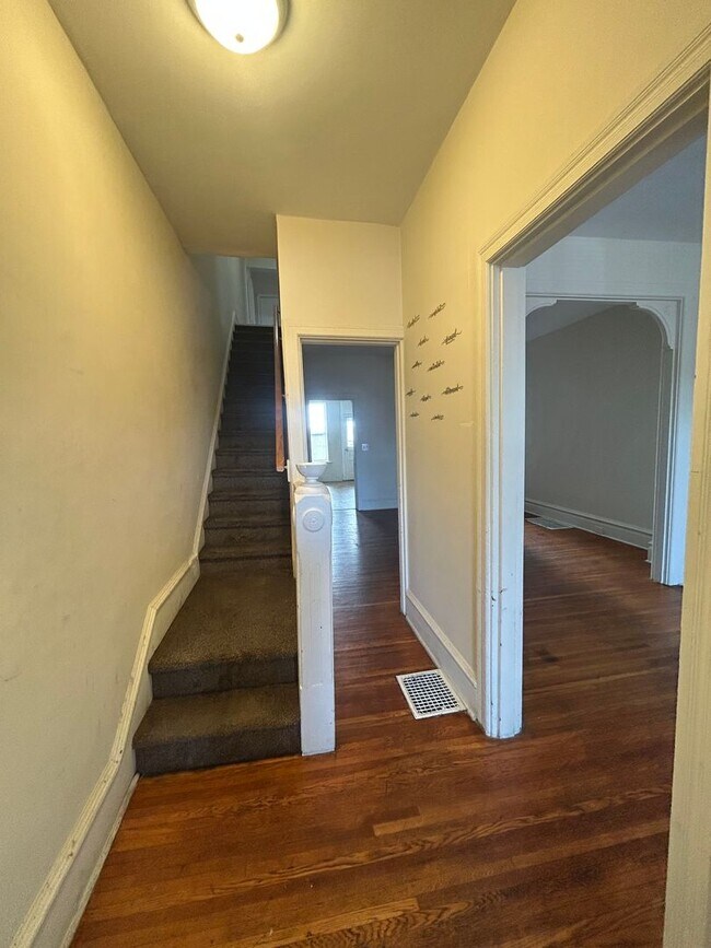Foto del edificio - Spacious 3 bedroom uptown, Harrisburg